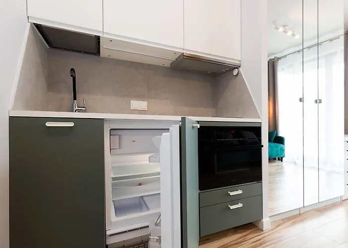 Easy & Comfortable, With Balcony, Very Close To The Center