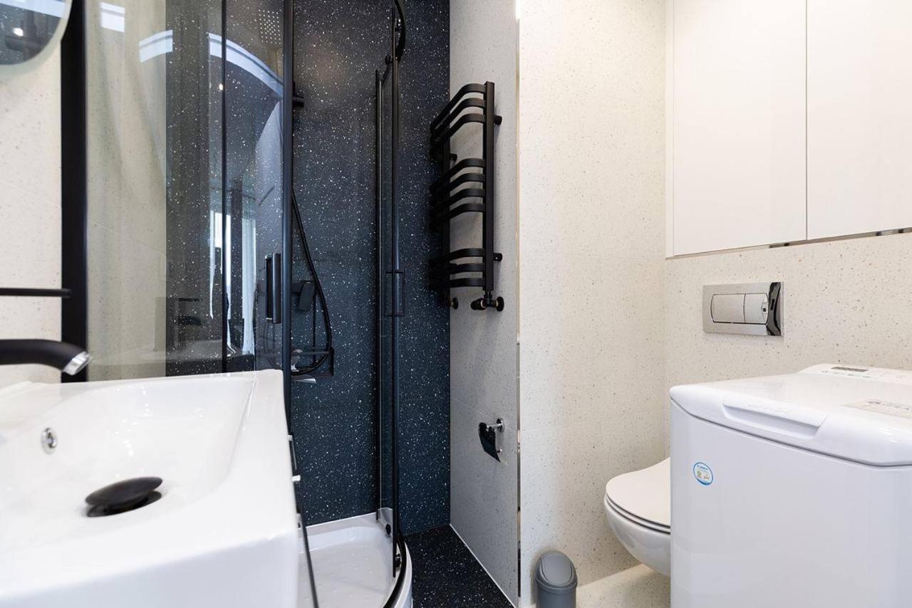 Apartment Easy & Comfortable, With Balcony, Very Close To The Center