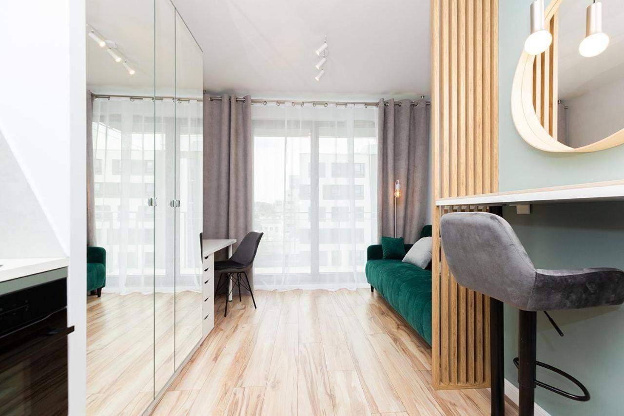 Apartment Easy & Comfortable, With Balcony, Very Close To The Center
