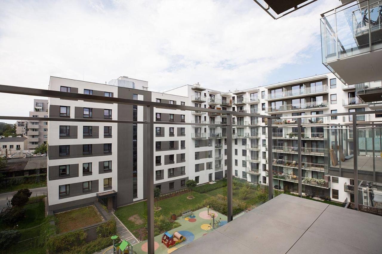Easy & Comfortable, With Balcony, Very Close To The Center Apartment