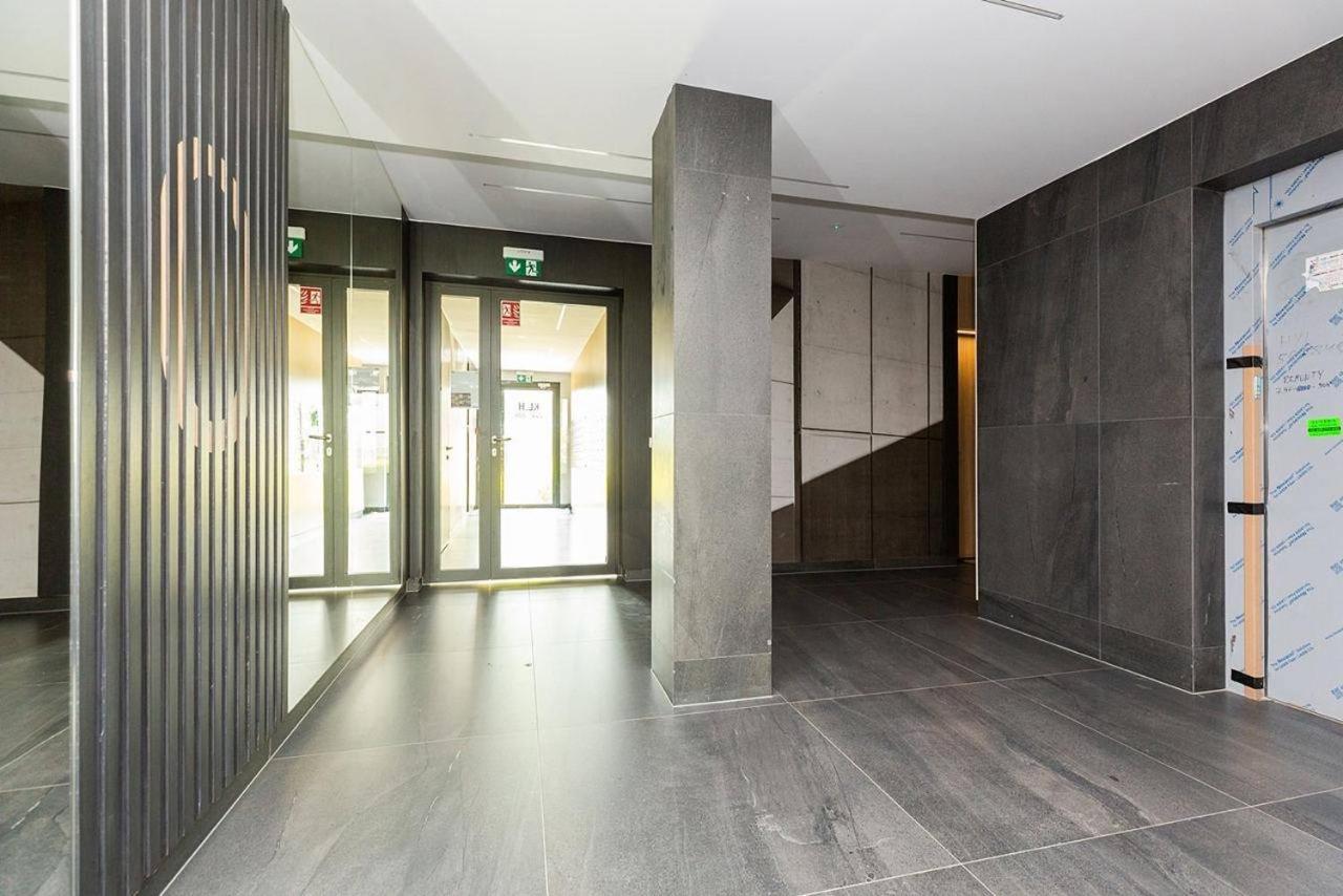 Butas Easy & Comfortable, With Balcony, Very Close To The Center