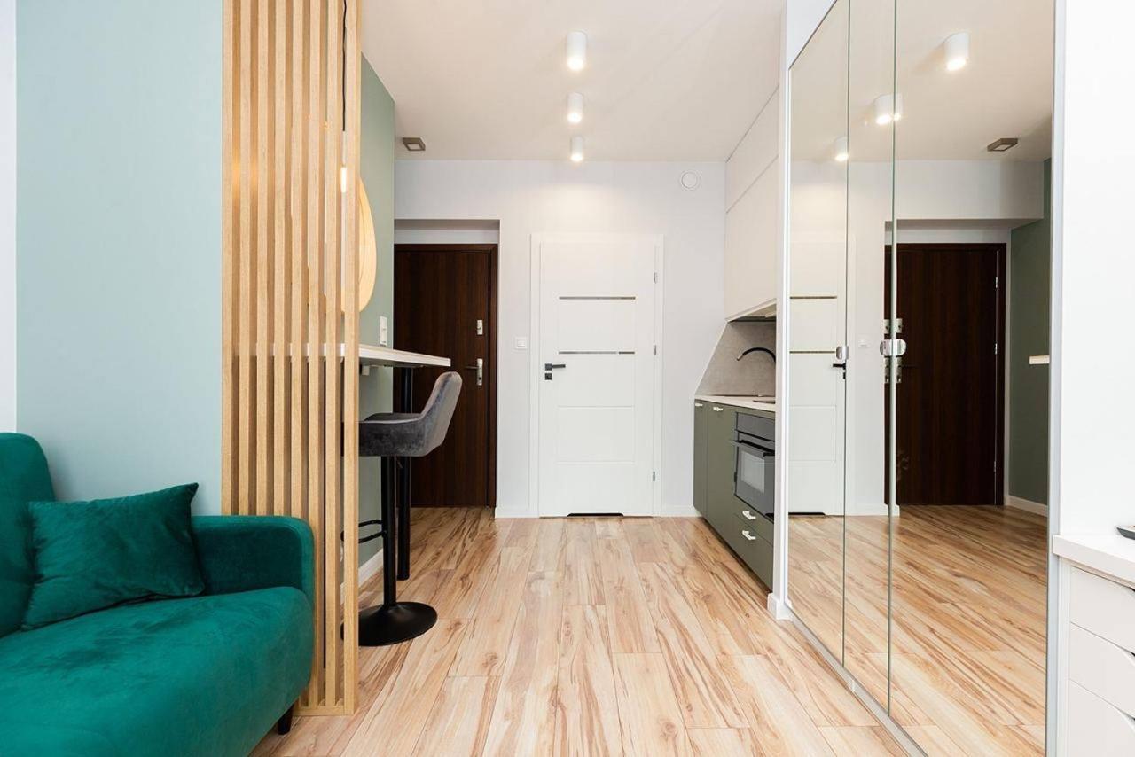 Apartment Easy & Comfortable, With Balcony, Very Close To The Center
